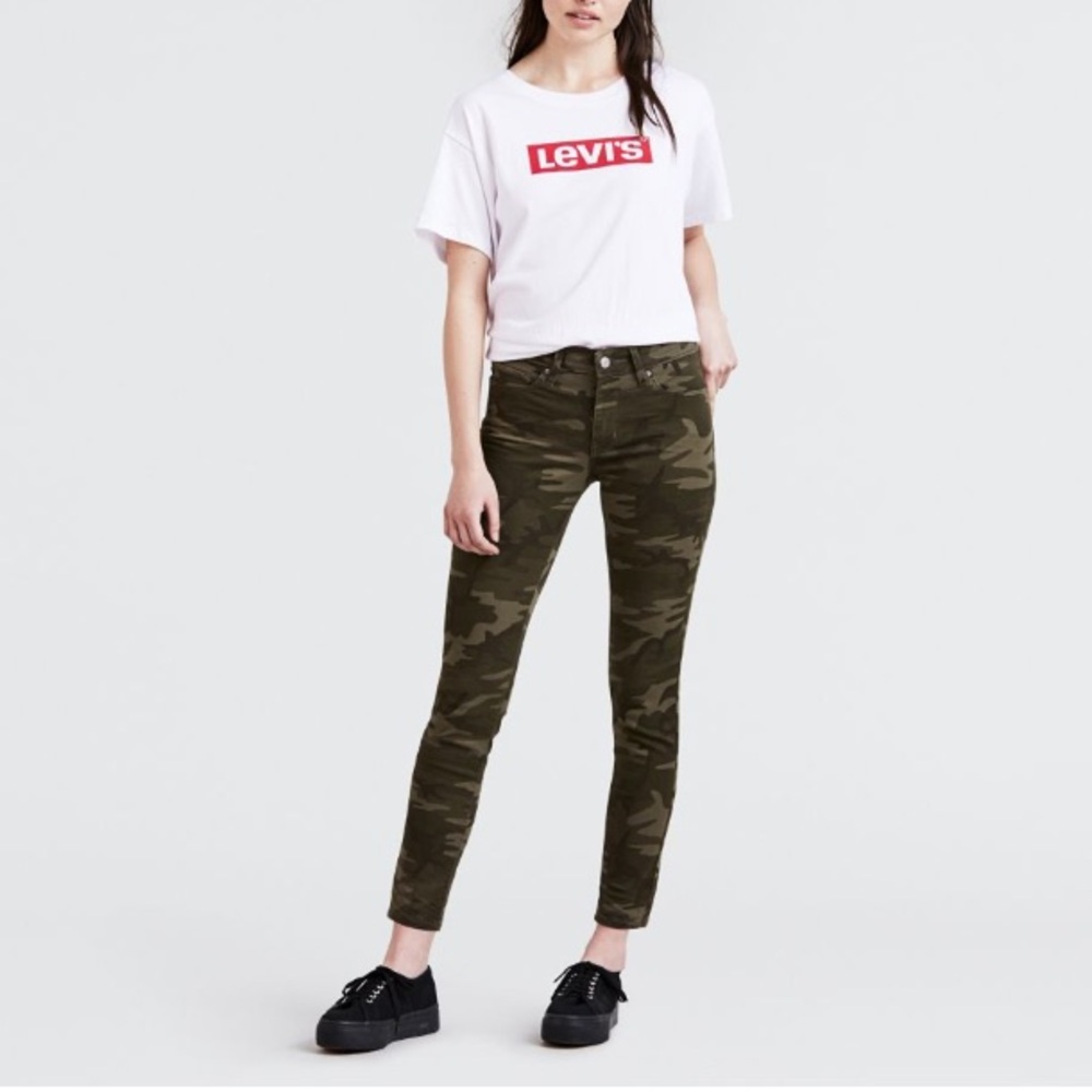 Levi skinny camo pants